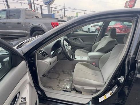 Used 2011 Toyota Camry image 10