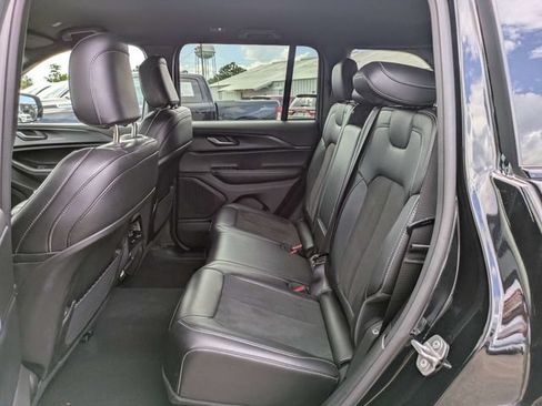 Used 2025 Jeep Grand Cherokee Altitude AWD/4WD image 15