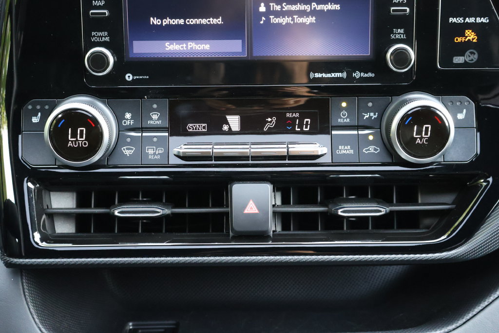 Used 2022 Toyota Highlander XSE FWD image 17