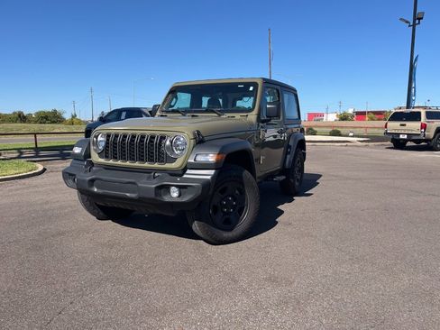 Used 2025 Jeep Wrangler Sport image 3