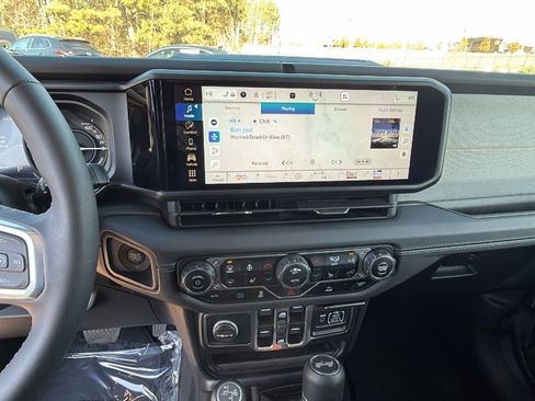 Used 2025 Jeep Wrangler Sahara 4xe image 30