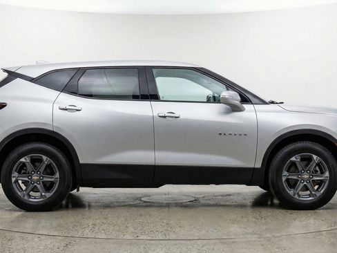 Used 2025 Chevrolet Blazer LT image 11