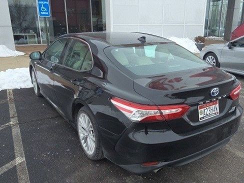 Used 2020 Toyota Camry XLE image 9