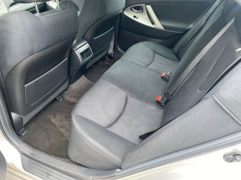Used 2011 Toyota Camry SE w/ SE Extra-Value Pkg #1 FWD image 19