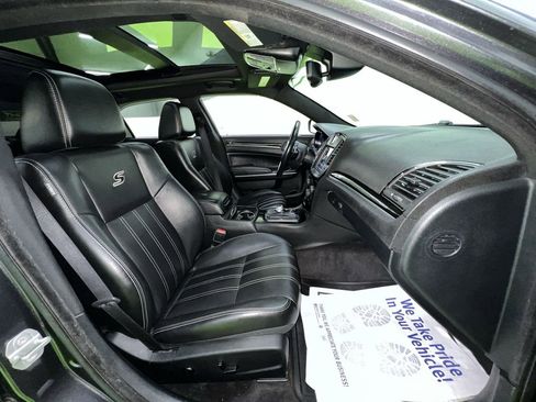 Used 2018 Chrysler 300 S w/ 300S Premium Group RWD image 28