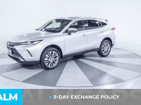 Used 2022 Toyota Venza XLE image 4