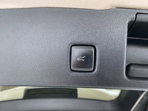 Used 2021 Ford Escape Titanium image 18