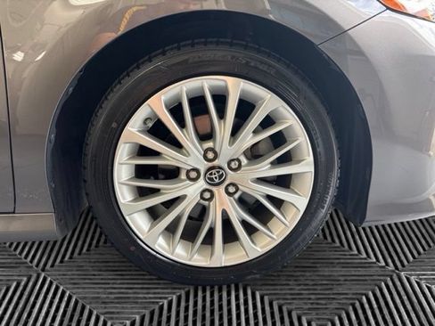 Used 2018 Toyota Camry XLE FWD image 31