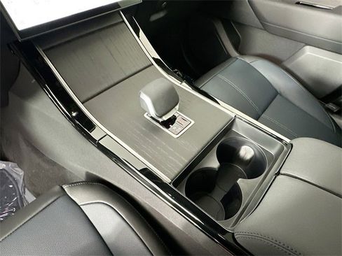 Used 2026 Land Rover Range Rover Velar Dynamic SE image 13