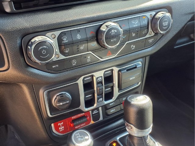 Used 2025 Jeep Wrangler Unlimited Sport AWD/4WD image 9