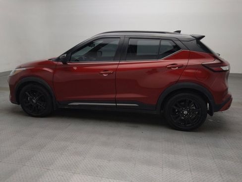 Used 2021 Nissan Kicks SR w/ SR Premium Package FWD image 3