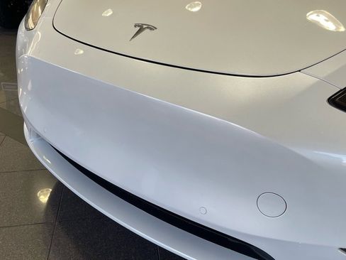 Used 2021 Tesla Model Y Long Range image 11