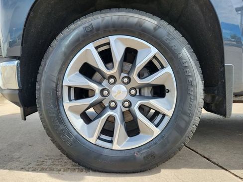 Used 2022 Chevrolet Silverado 1500 LT AWD/4WD image 17