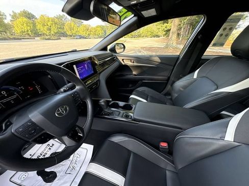 Used 2025 Toyota Camry SE FWD image 21