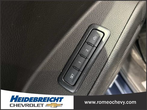 Used 2020 Chevrolet Suburban LT w/ Luxury Package AWD/4WD image 33