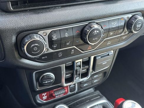 Used 2024 Jeep Wrangler Willys image 29