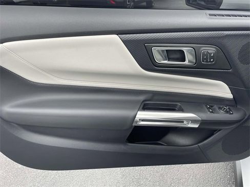 Used 2024 Ford Mustang GT Premium image 16