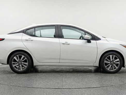 Used 2025 Nissan Versa SV image 11