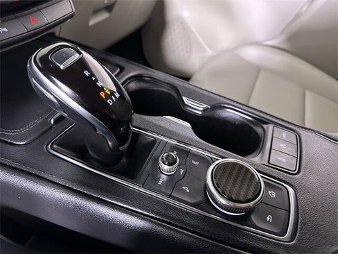 Used 2022 Cadillac XT4 Luxury w/ LPO, ONYX Package image 16