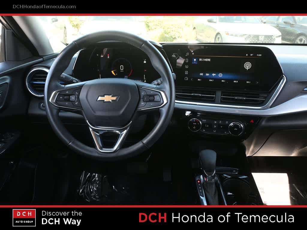 Used 2024 Chevrolet Trax LT w/ Driver Confidence Package FWD image 8