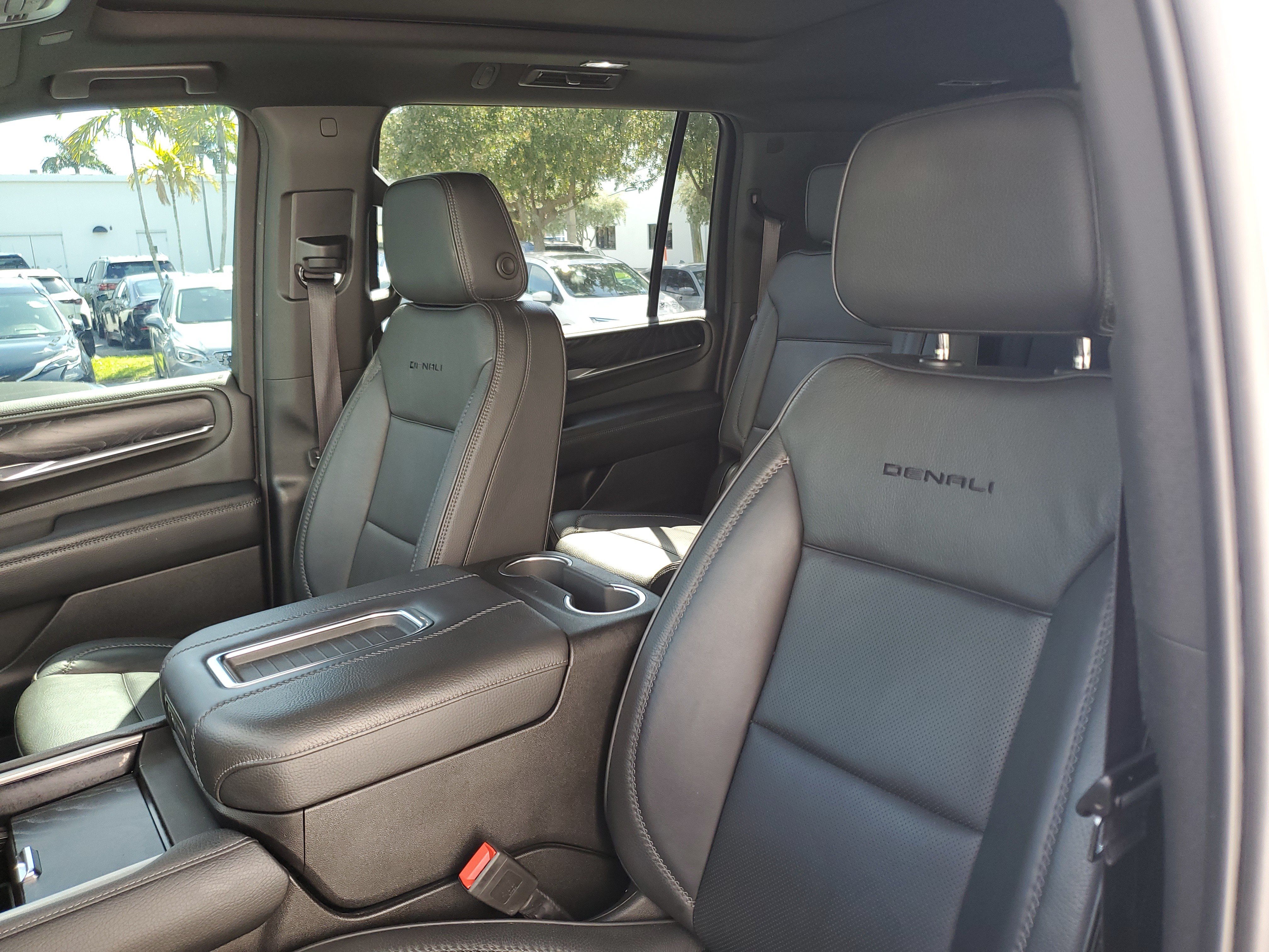 Used 2022 GMC Yukon XL Denali RWD image 21