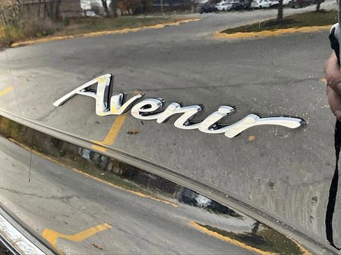 Used 2022 Buick Enclave Avenir w/ Avenir Technology Package image 8