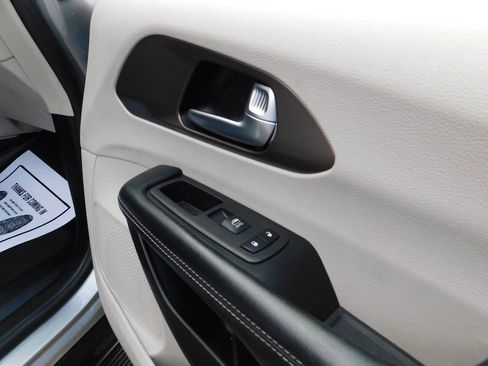 Used 2021 Chrysler Voyager Lxi w/ Cold Weather Group image 33