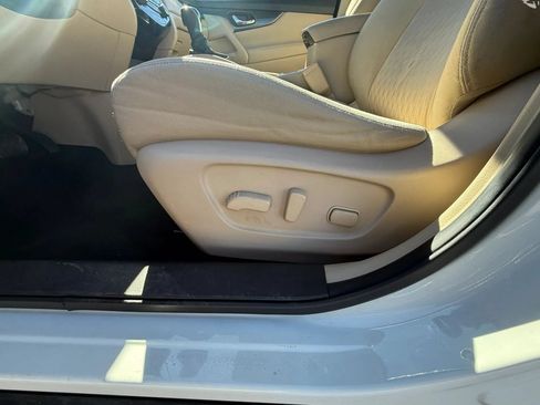 Used 2020 Nissan Rogue SV AWD/4WD image 18