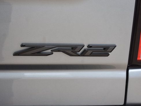 New 2026 Chevrolet Silverado 2500 ZR2 w/ LPO, Dark Essentials Package AWD/4WD image 8