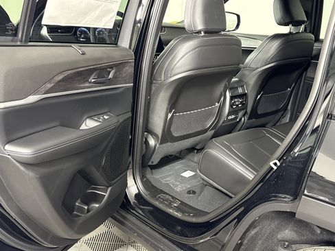 New 2025 Jeep Grand Cherokee Limited w/ Luxury Tech Group II image 17