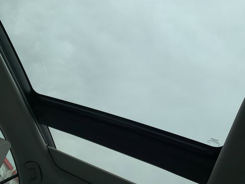 Used 2025 Toyota Camry XLE image 34