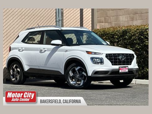 Used 2025 Hyundai Venue SEL FWD image 1