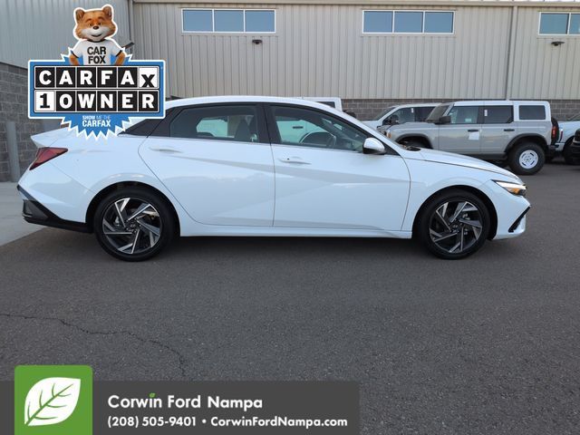 Used 2025 Hyundai Elantra SEL FWD image 2
