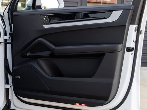 Certified 2026 Porsche Cayenne AWD/4WD image 40