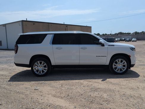 Used 2024 Chevrolet Suburban High Country AWD/4WD image 7