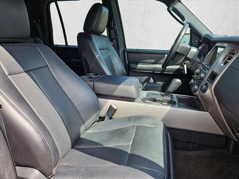 Used 2017 Ford Expedition XLT w/ Equipment Group 202A RWD image 22