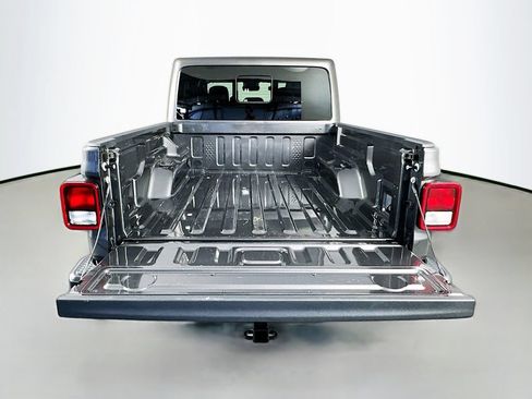 Used 2025 Jeep Gladiator Sport AWD/4WD image 28