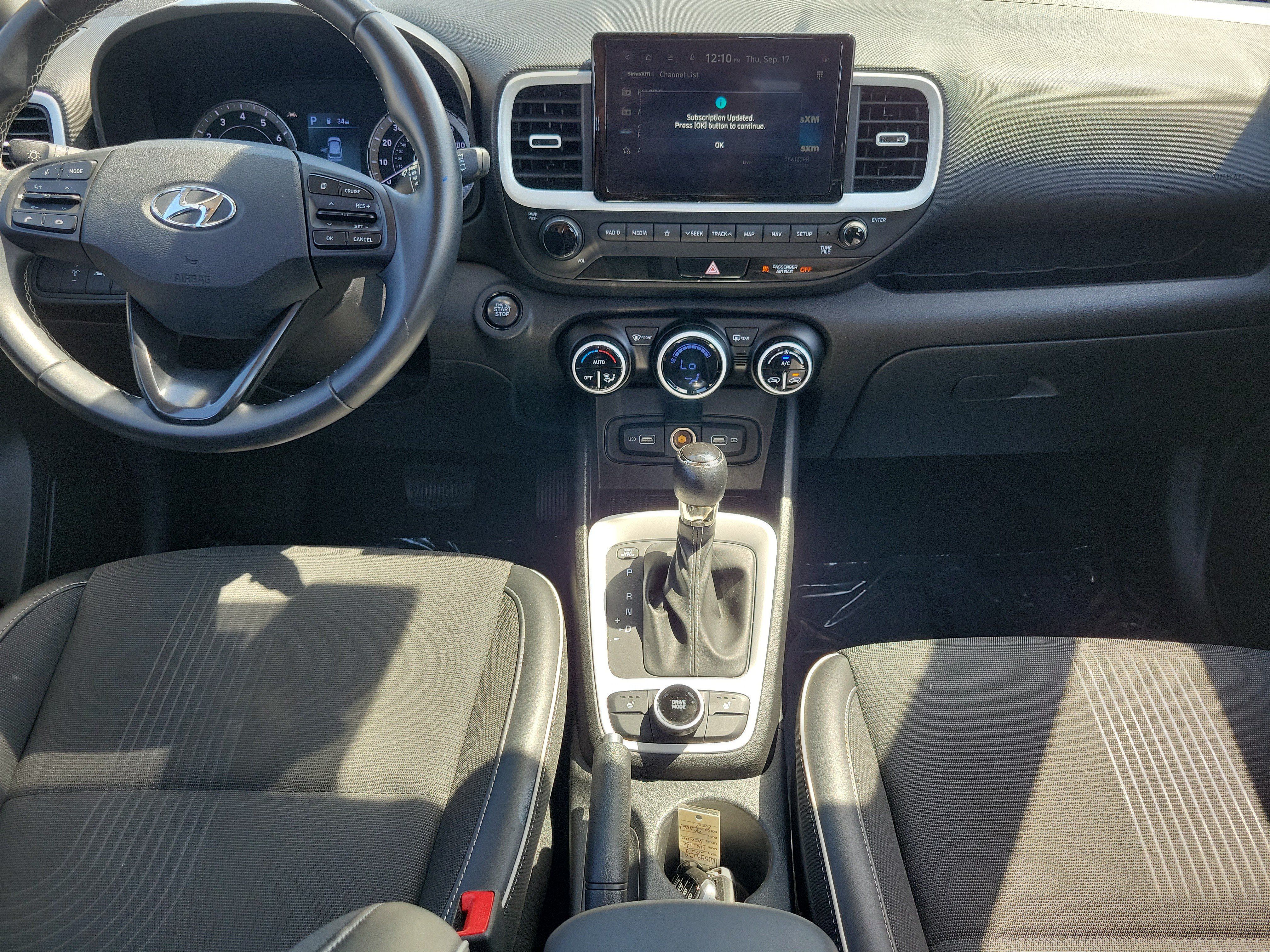 Used 2022 Hyundai Venue Limited FWD image 17