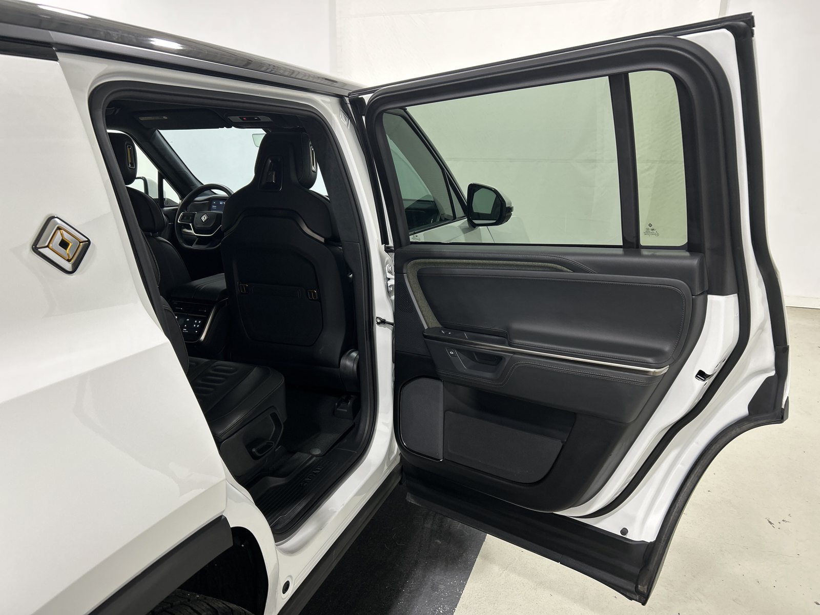 Used 2025 Rivian R1S Adventure Dual AWD/4WD image 19