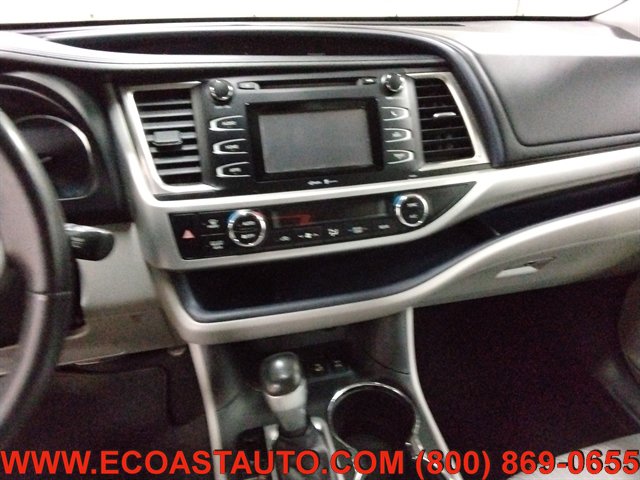 Used 2014 Toyota Highlander Plus AWD/4WD image 12