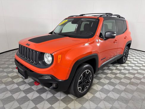 Used 2016 Jeep Renegade Trailhawk w/ Premium Trailhawk Package AWD/4WD image 9