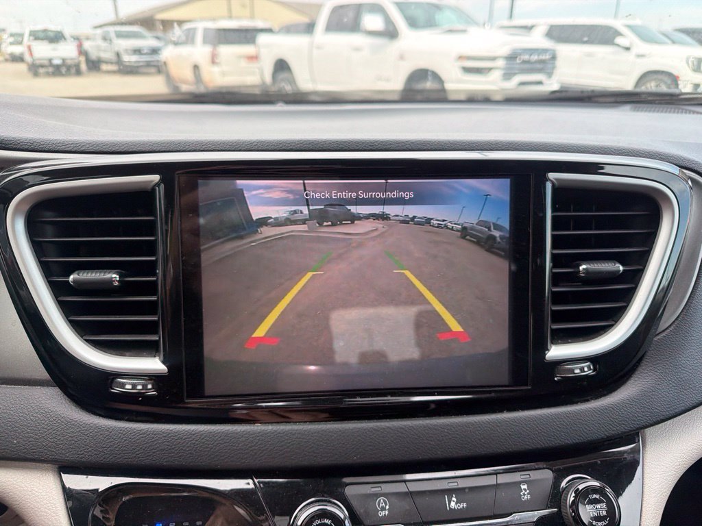 Used 2022 Chrysler Pacifica Touring-L FWD image 20