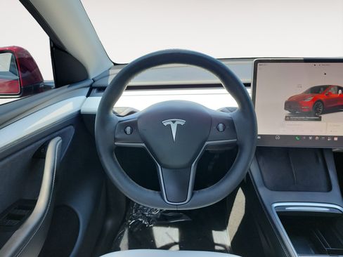 Used 2024 Tesla Model Y Long Range AWD/4WD image 12