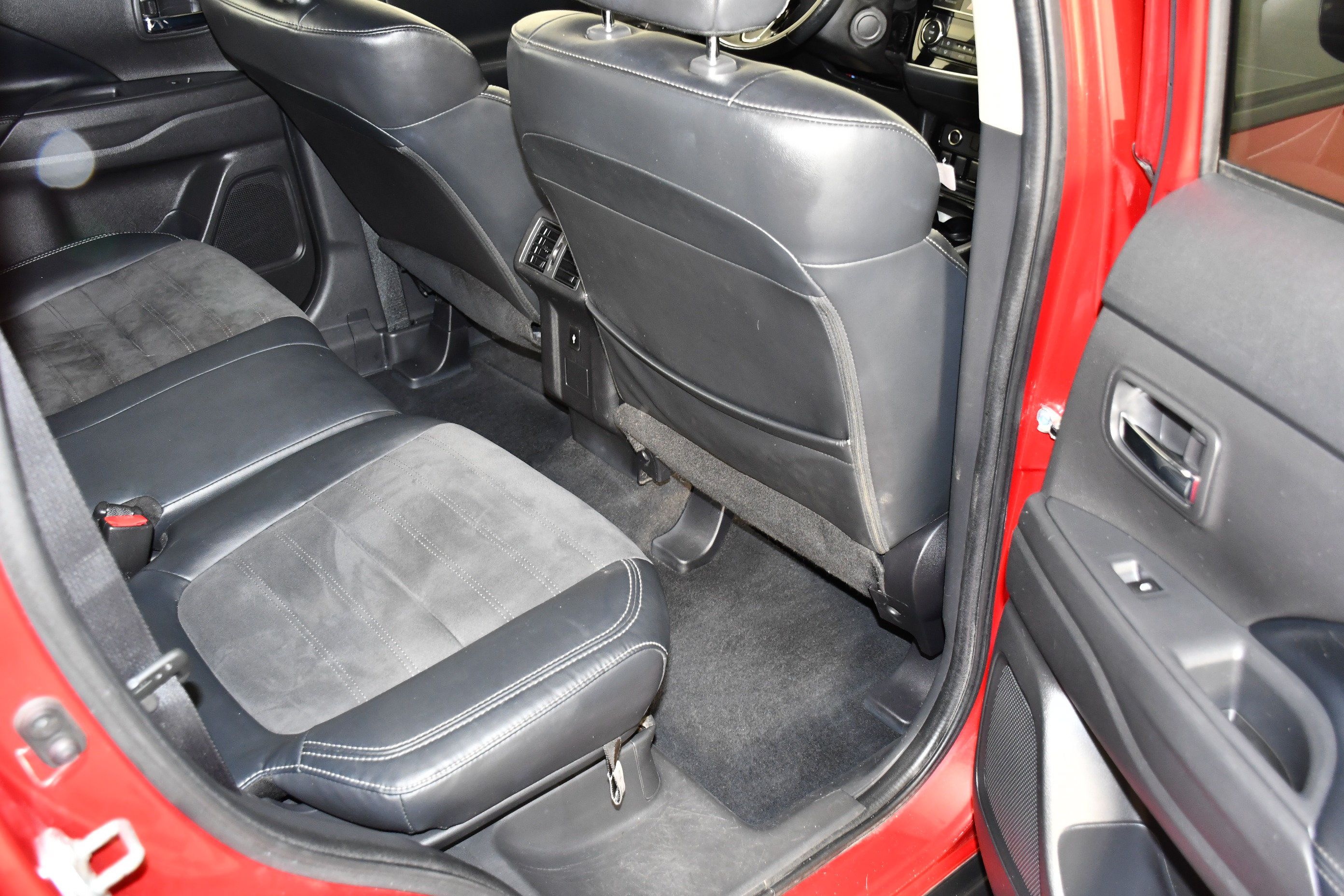 Used 2019 Mitsubishi Outlander SE AWD/4WD image 35