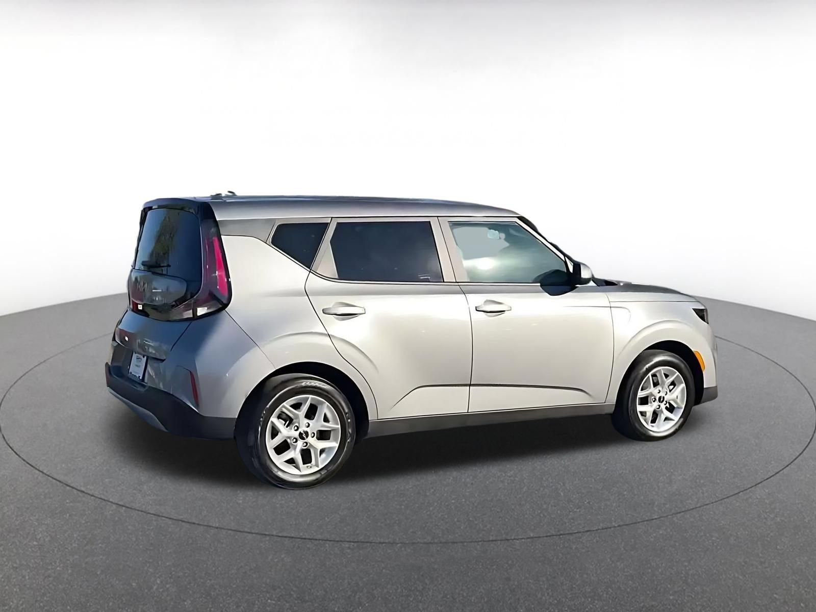 Used 2025 Kia Soul LX w/ LX Technology Package FWD image 13