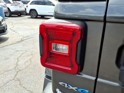 Used 2023 Jeep Wrangler Unlimited Sahara w/ Cold Weather Group AWD/4WD image 14