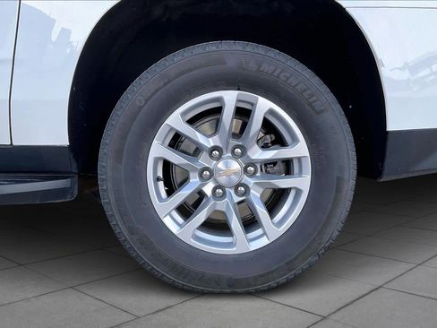 Used 2024 Chevrolet Suburban LT image 12