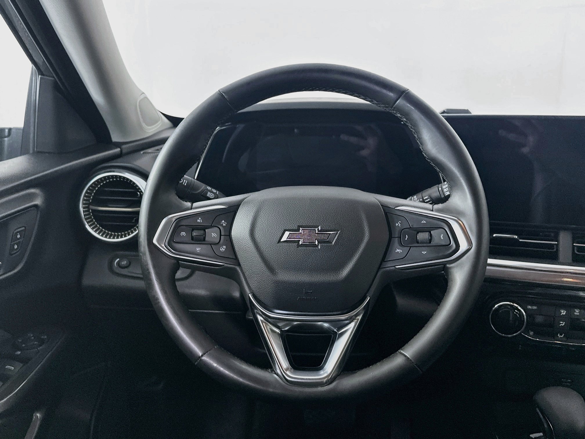 Used 2024 Chevrolet Trax ACTIV w/ Driver Confidence Package FWD image 18