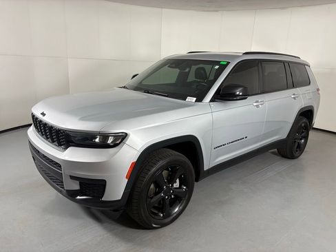 Used 2022 Jeep Grand Cherokee L Laredo RWD image 4