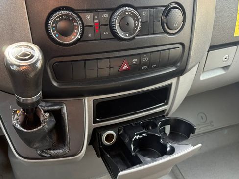 Used 2018 Mercedes-Benz Sprinter 2500 image 21